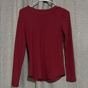 No Boundaries Women's Long Sleeve Crewneck Top - Burgundy